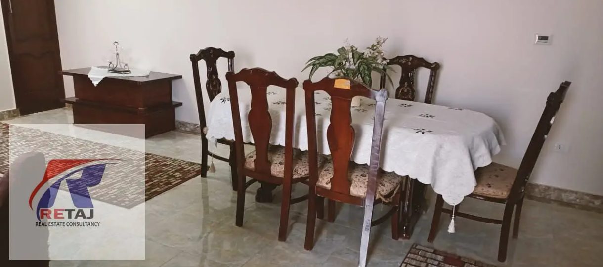 شقة مفروشة 200م للإيجار في فيلات الحي الخامس | 3 غرف | 2 حمام | Garden View — صورة 3